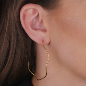 Argola Dourada Assimétrica